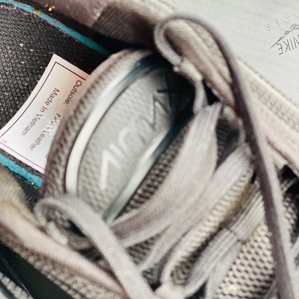 NIKE AIR MAX 720 - Picture 7 of 9